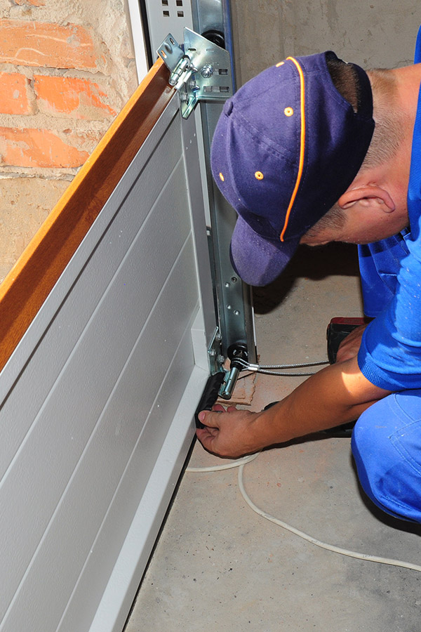 contractor repairing string garage door riverview fl